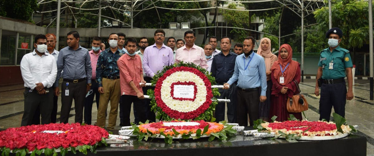 বঙ্গবন্ধুর ম্যুরালে ফুল দিয়ে শ্রদ্ধা জানালেন বিপিসির নব নিযুক্ত চেয়ারম্যান বঙ্গবন্ধুর ম্যুরালে ফুল দিয়ে শ্রদ্ধা জানালেন বিপিসির নব নিযুক্ত চেয়ারম্যান