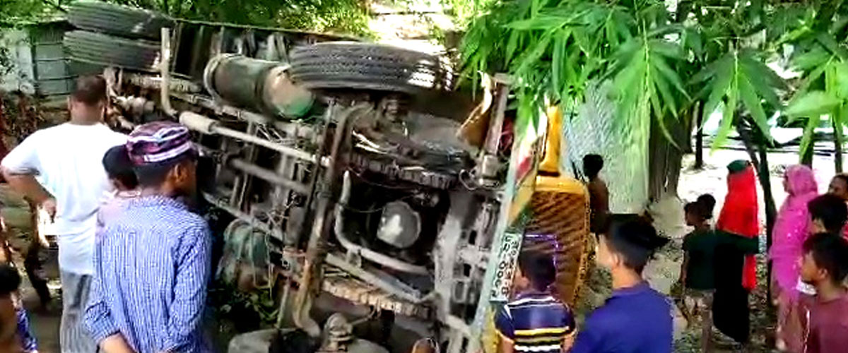 বাগাতিপাড়ায় ট্রাক উল্টে শ্রমিক নিহত বাগাতিপাড়ায় ট্রাক উল্টে শ্রমিক নিহত