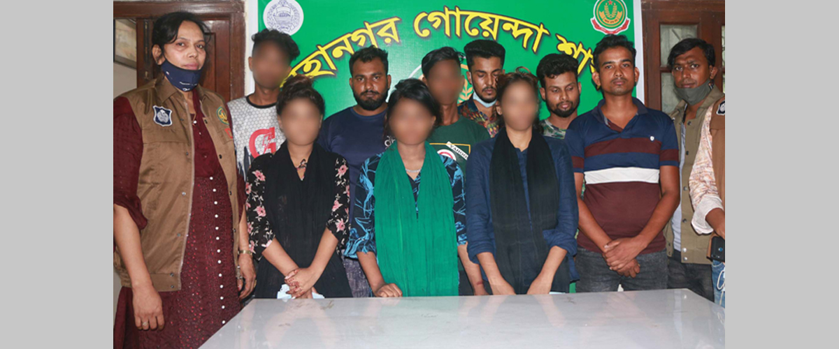 নায়িকা বানানোর প্রলোভনে অশ্লীল ভিডিও তৈরি করত তারা নায়িকা বানানোর প্রলোভনে অশ্লীল ভিডিও তৈরি করত তারা