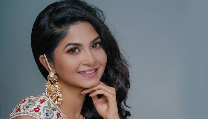 একদিন হঠাৎ দেখি আমি নেই: স্পর্শিয়া