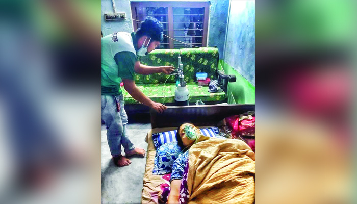অক্সিজেন নিয়ে তাদের বিরামহীন ছুটে চলা