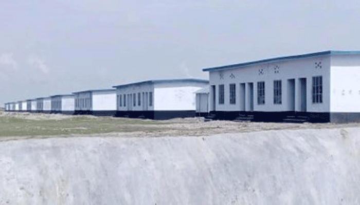 চর নিজামে ব্যারাক হাউস হস্তান্তর নৌবাহিনীর