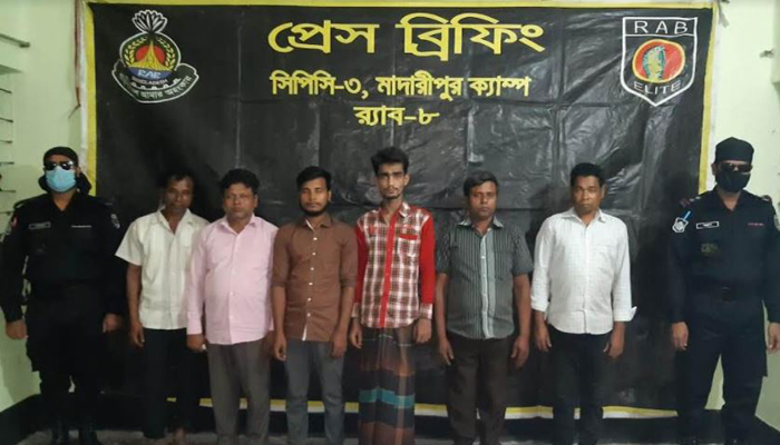 গোপালগঞ্জে কষ্টি পাথরসহ আটক ৬