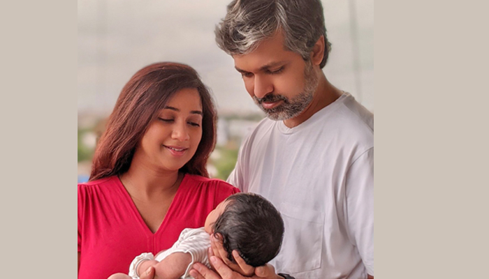 ১৩ দিনের ছেলের সঙ্গে পরিচয় করিয়ে দিলেন শ্রেয়া