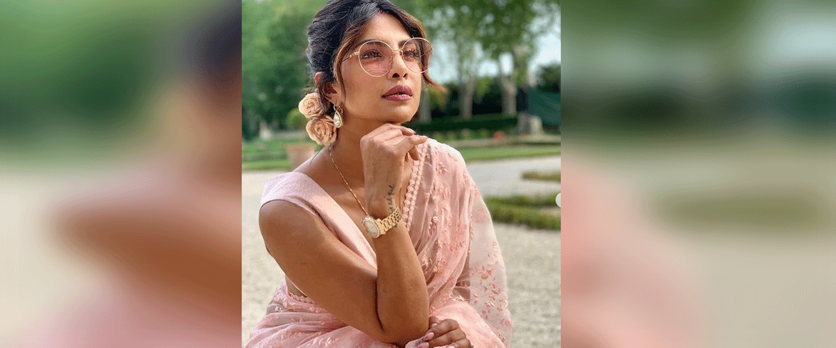 'পৃথিবীর সব সুখ পাওয়ার যোগ্য তুমি' 'পৃথিবীর সব সুখ পাওয়ার যোগ্য তুমি'