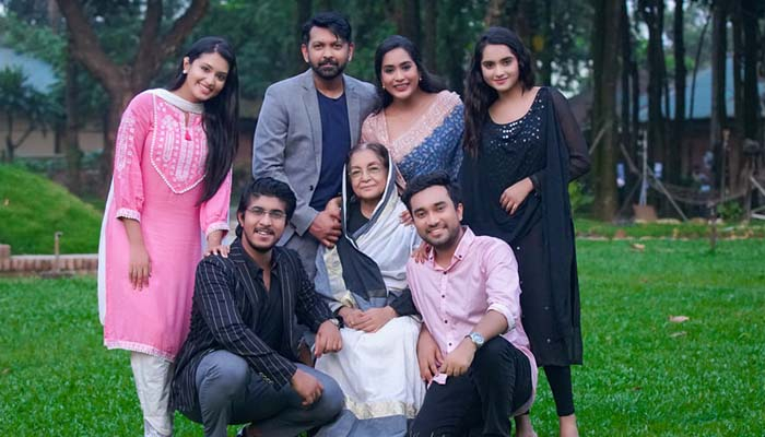 'মায়ের ডাকে' কাঁদছে দর্শক, প্রশংসায় ক্লান্ত পরিচালক