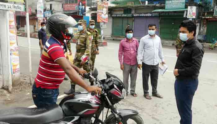 লকডাউন: রংপুরে কঠোর অবস্থানে প্রশাসন, বিপাকে শ্রমজীবী মানুষ