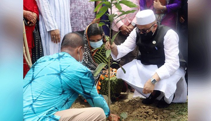 আশ্রয়ণের ঘর নির্মাণে অনিয়ম বরদাশত করা হবে না: মুরাদ হাসান