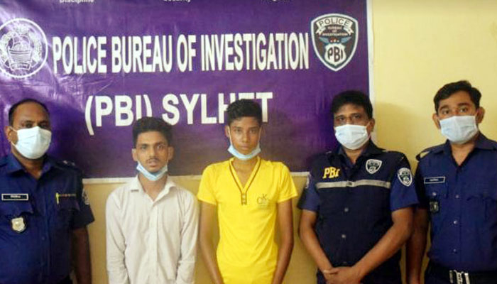 জীবন বাঁচানোর নামে প্রতারণার অভিযোগে দুই বন্ধু গ্রেপ্তার