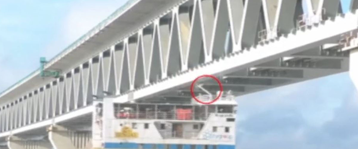 এবার পদ্মা সেতুর স্প্যানে ফেরির ফ্ল্যাগ স্ট্যান্ডের ধাক্কা এবার পদ্মা সেতুর স্প্যানে ফেরির ফ্ল্যাগ স্ট্যান্ডের ধাক্কা