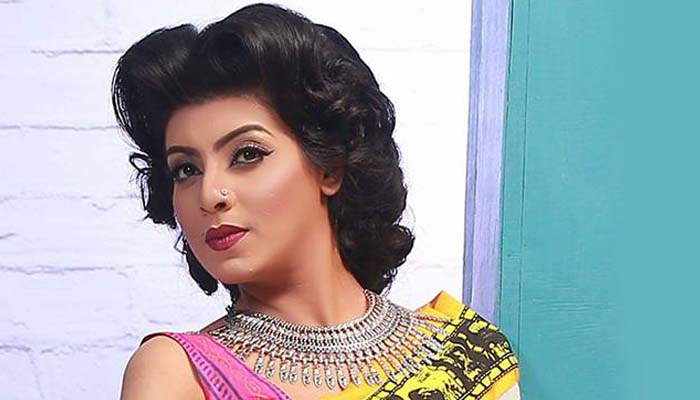কথিত মডেল মৌয়ের গ্রেপ্তারে বিব্রত আসল মডেল মৌ