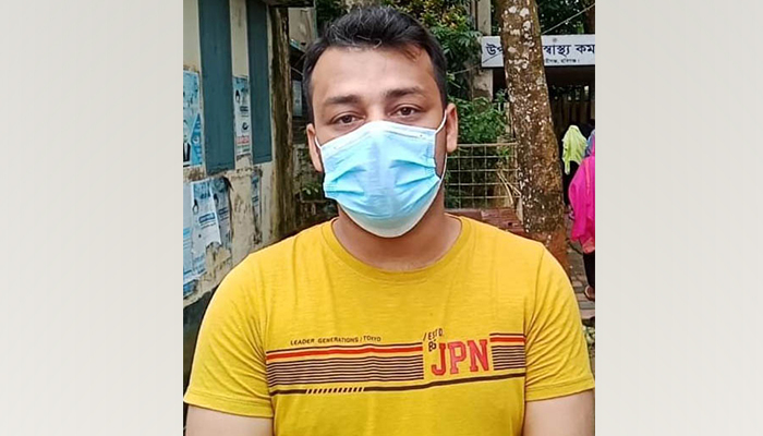 দুই ডোজে দুই রকমের টিকা পেলেন এসআই