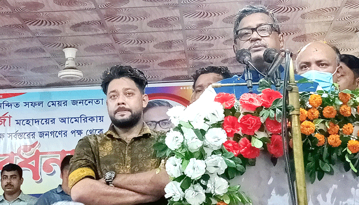 টাকা ও অস্ত্রের কাছে রাজনীতি জিম্মি নয়: কাদের মির্জা