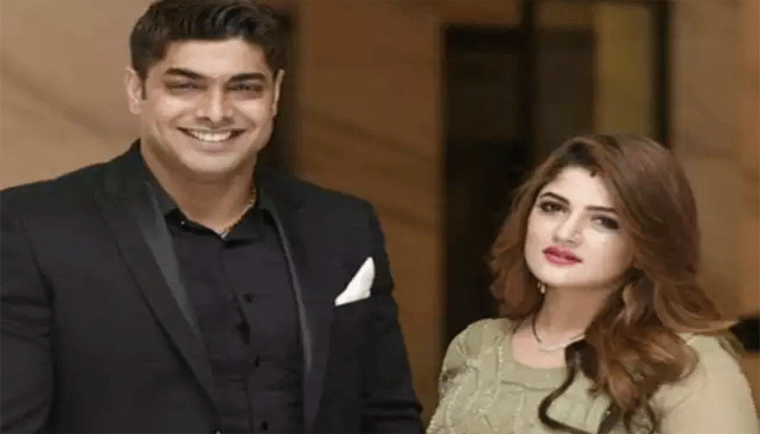 দাম্পত্য কলহ এবার তারকা বানালো রোশনকে