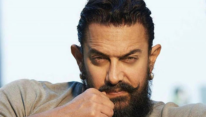 করোনাকালে সিনেমা হল বন্ধ নিয়ে উদ্বিগ্ন আমির খান