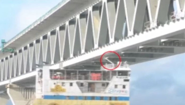 এবার পদ্মা সেতুর স্প্যানে ফেরির ফ্ল্যাগ স্ট্যান্ডের ধাক্কা