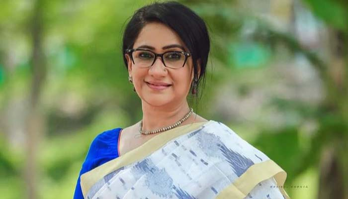 ১৯ বছরে কখনই কাজ কমে যাওয়ার ভয় করিনি: মনিরা মিঠু
