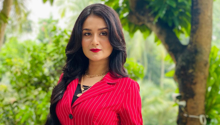 দুর্ঘটনার কবলে পরিবার, অভিনয় বিরতি নাদিয়ার
