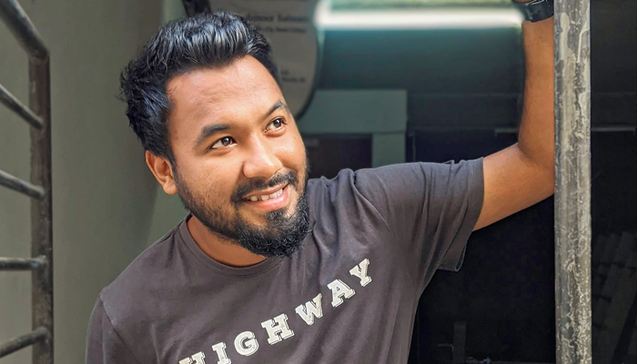 পলাশ না কাবিলা?