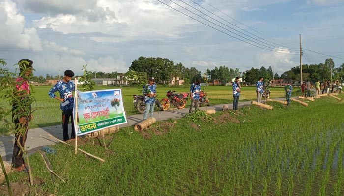 দিনাজপুরে ভাবনার শত গাছ রোপণ