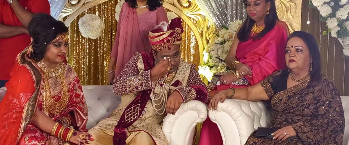 গুরু এন্ড্রু কিশোরকে মিস করে বিয়ের আসরে কাঁদলেন মোমিন গুরু এন্ড্রু কিশোরকে মিস করে বিয়ের আসরে কাঁদলেন মোমিন