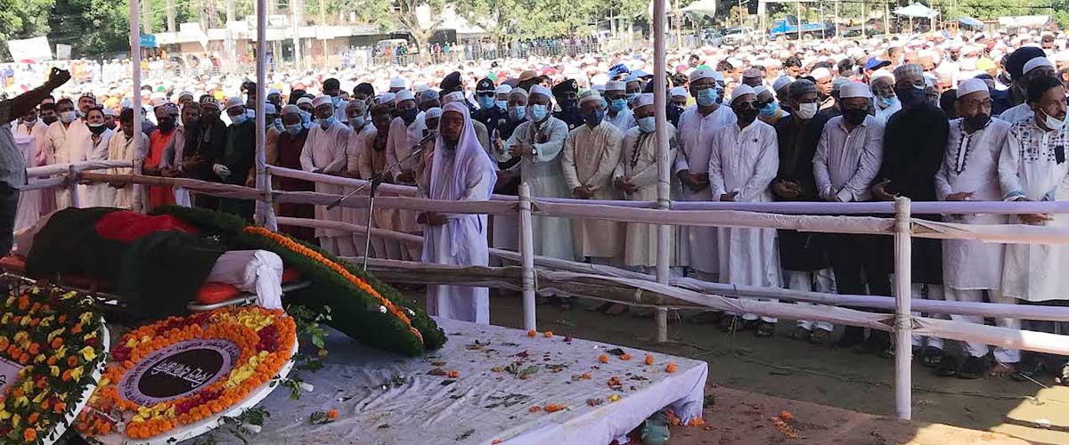 মা-বাবার কবরের পাশে চিরনিদ্রায় শায়িত এমপি স্বপন মা-বাবার কবরের পাশে চিরনিদ্রায় শায়িত এমপি স্বপন