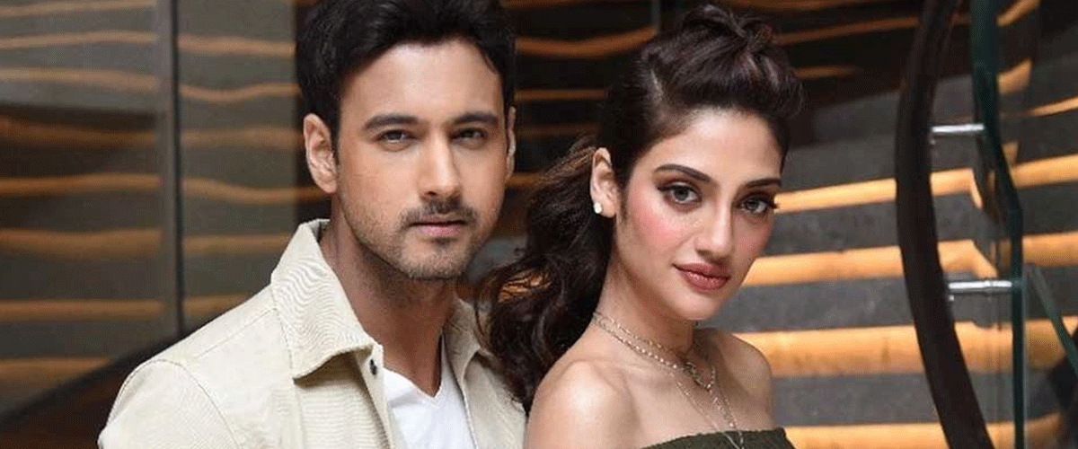 ছেলের জন্ম সার্টিফিকেট নিতে পৌরসভায় যশ-নুসরাত ছেলের জন্ম সার্টিফিকেট নিতে পৌরসভায় যশ-নুসরাত