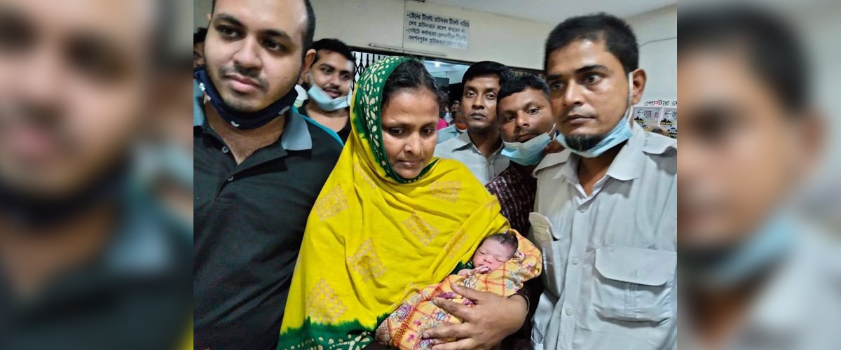 রাজশাহীতে চলন্ত ট্রেনে শিশুর জন্ম রাজশাহীতে চলন্ত ট্রেনে শিশুর জন্ম