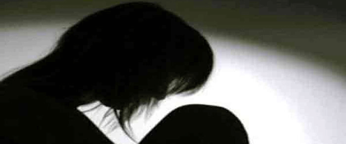 সালিশে সমাজচ্যুত ধর্ষণের শিকার নারী সালিশে সমাজচ্যুত ধর্ষণের শিকার নারী