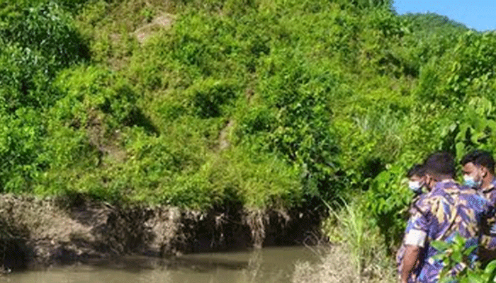 রোহিঙ্গা ক্যাম্পের পাহাড়ি ছড়ায় মিলল আরও এক হাতির মরদেহ