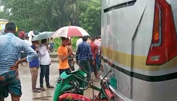 কুমিল্লায় বাস-অটোরিকশা সংঘর্ষে নিহত ৪