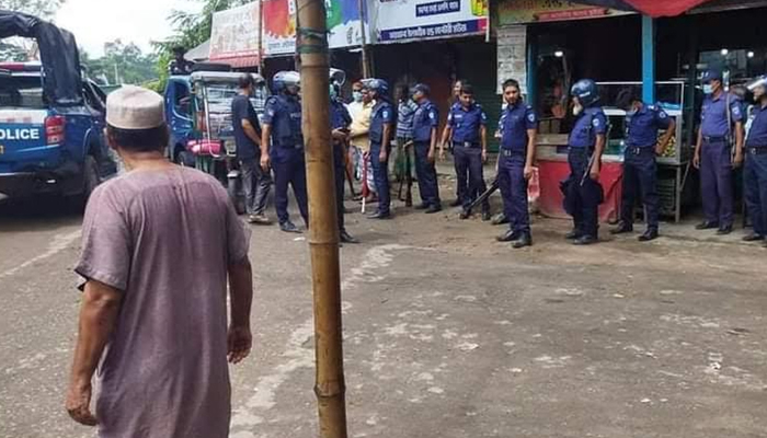 বিয়েবাড়িতে ছবি তোলা নিয়ে সংঘর্ষ, আহত ২২