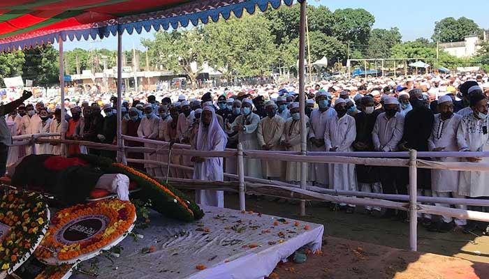 মা-বাবার কবরের পাশে চিরনিদ্রায় শায়িত এমপি স্বপন