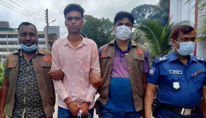 স্কুলছাত্রীকে ধর্ষণের পর হত্যার অভিযোগ, ভারতে পালানোর সময় গ্রেপ্তার প্রেমিক