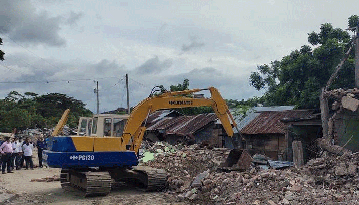 আ'লীগ নেতার অবৈধ স্থাপনা উচ্ছেদ
