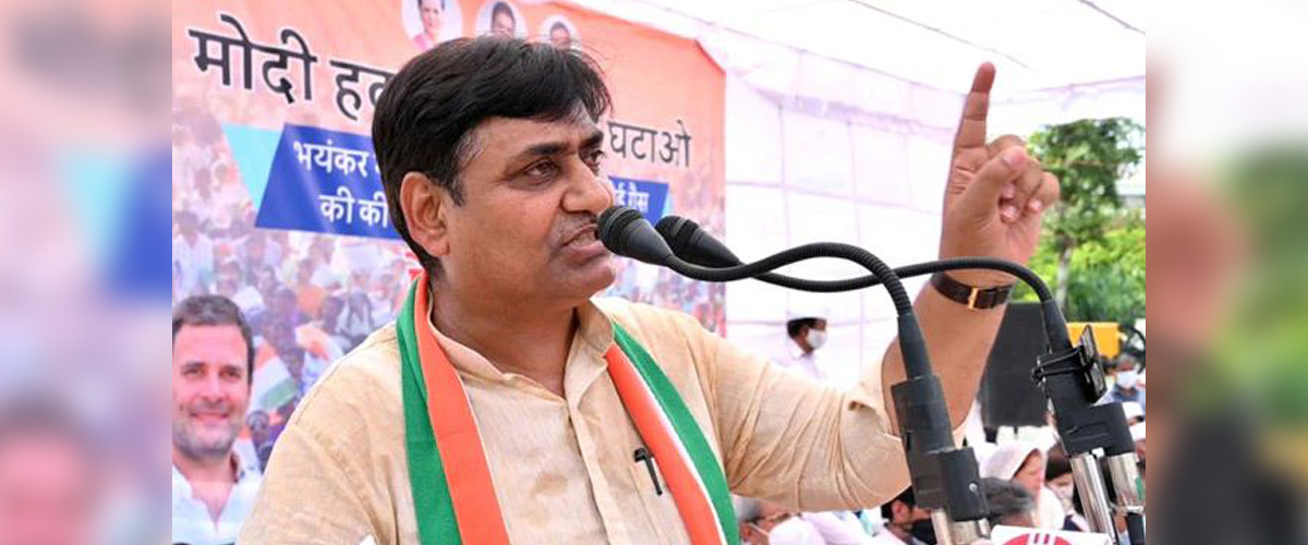 ‘নারী কর্মীরা ঝগড়াটে, তাদের জন্য মাথা ব্যথার ওষুধ খাইতে হয়’ ‘নারী কর্মীরা ঝগড়াটে, তাদের জন্য মাথা ব্যথার ওষুধ খাইতে হয়’