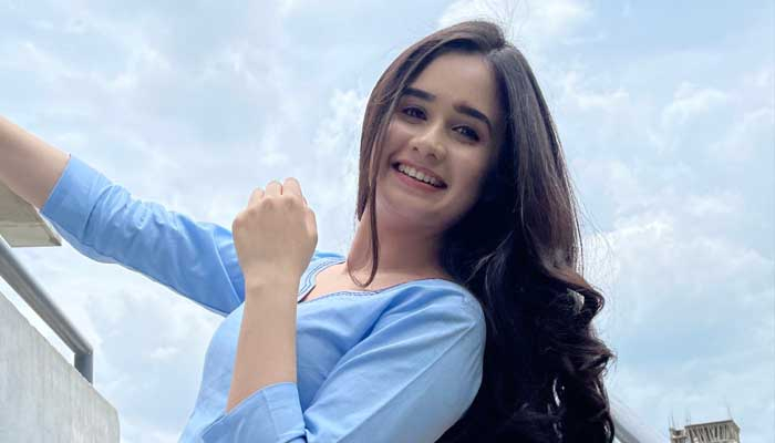 প্রেমের গুঞ্জন শুনতে আমার মজা লাগে: ঐশী
