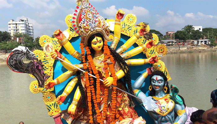 ভক্তদের কাঁদিয়ে বিদায় নিলেন দেবী দুর্গা