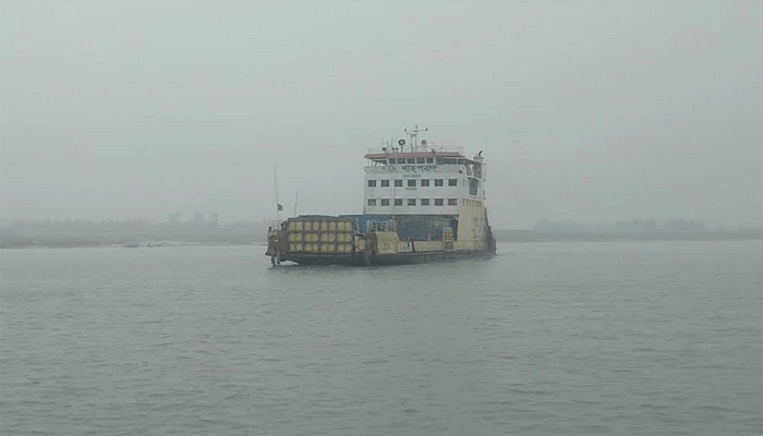 বৈরী আবহাওয়ায় শিমুলিয়া-বাংলাবাজারে ফেরি চলাচল ব্যাহত বৈরী আবহাওয়ায় শিমুলিয়া-বাংলাবাজারে ফেরি চলাচল ব্যাহত