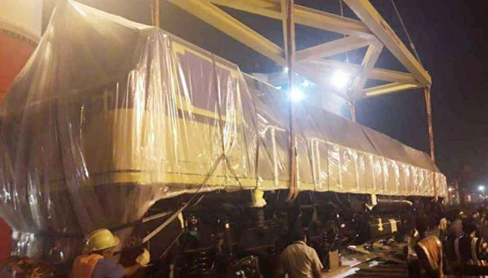 চট্টগ্রাম বন্দরে এল রেলের ১০ ইঞ্জিন চট্টগ্রাম বন্দরে এল রেলের ১০ ইঞ্জিন