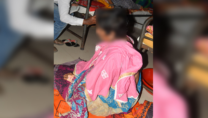 গৃহবধূকে বেঁধে মেরে চুল কেটে দেওয়ার অভিযোগ গৃহবধূকে বেঁধে মেরে চুল কেটে দেওয়ার অভিযোগ