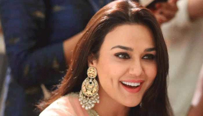 যমজ সন্তানের মা হলেন প্রীতি জিনতা