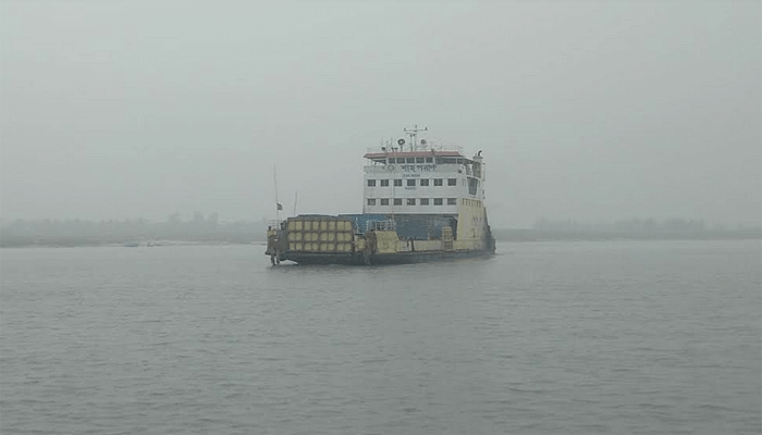 বৈরী আবহাওয়ায় শিমুলিয়া-বাংলাবাজারে ফেরি চলাচল ব্যাহত