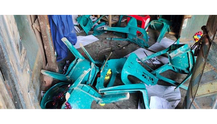 রায়গঞ্জে নৌকার ইউপি চেয়ারম্যান প্রার্থীর অফিসে হামলা