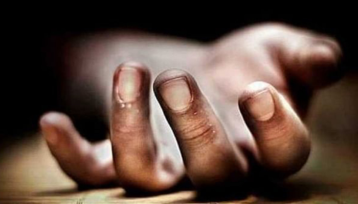 বাবার সঙ্গে মাছ কিনতে এসে ট্রাকের চাকায় পিষ্ট ছেলে