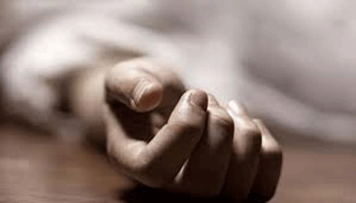 বাড়িতে বাবার লাশ রেখেই পরীক্ষায় বসল উদয়