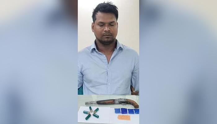 পুলিশ পরিচয়ে প্রতারণা, গ্রেপ্তার ‘মাদক ব্যবসায়ী’