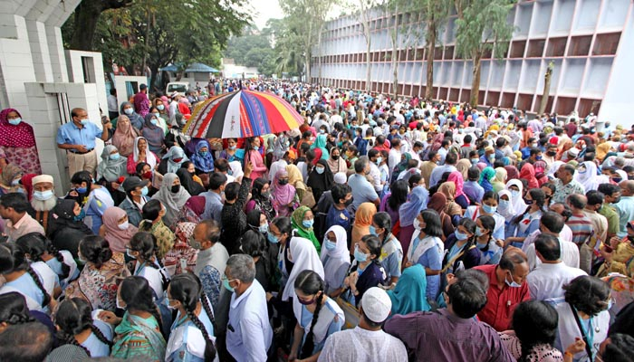 এসএসসির প্রথম দিনে কেন্দ্রে উপেক্ষিত স্বাস্থ্যবিধি