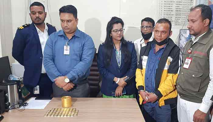 জুসারের ভেতর সাড়ে ৩ কোটি টাকার স্বর্ণ