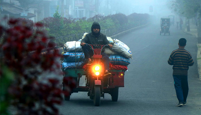 কুয়াশায় মোড়ানো রাজশাহী কুয়াশায় মোড়ানো রাজশাহী
